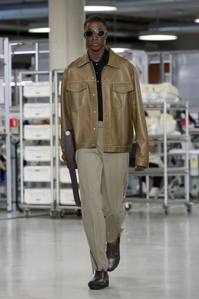 Look 15